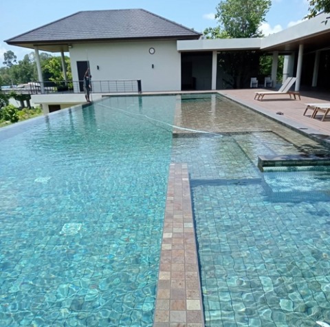 รับดูแลสระว่ายน้ำ